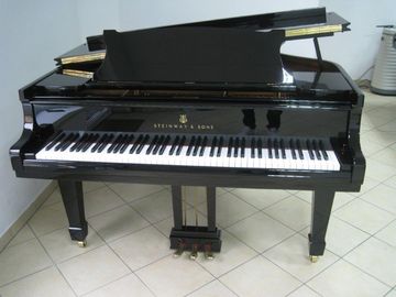 STEINWAY & SONS A